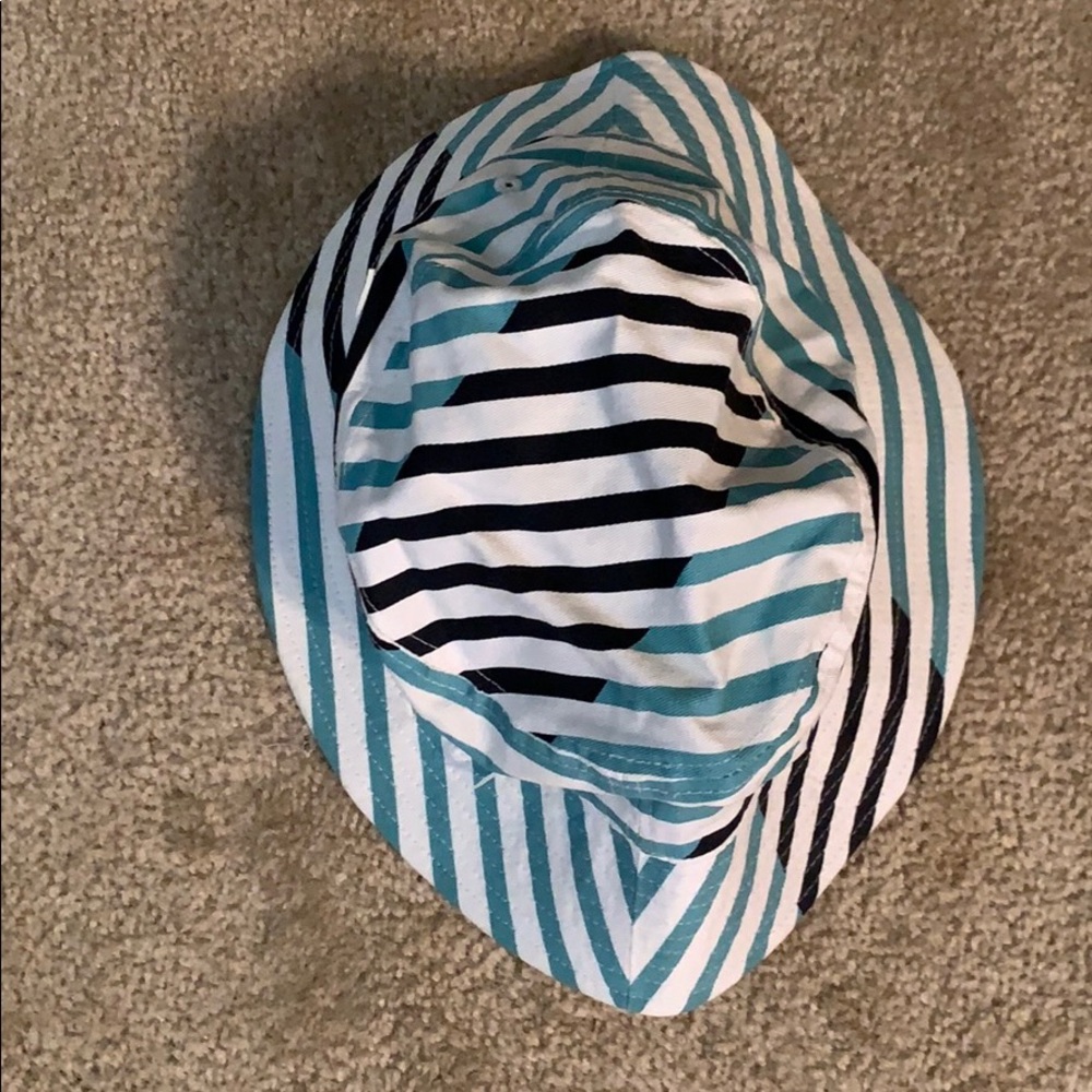 Born Fly hat Any town USA